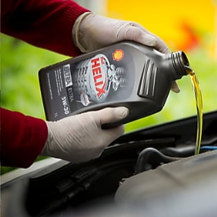 Pouring of Shell Helix Ultra into an engine