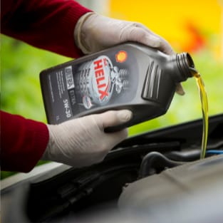 Pouring of Shell Helix Ultra into an engine