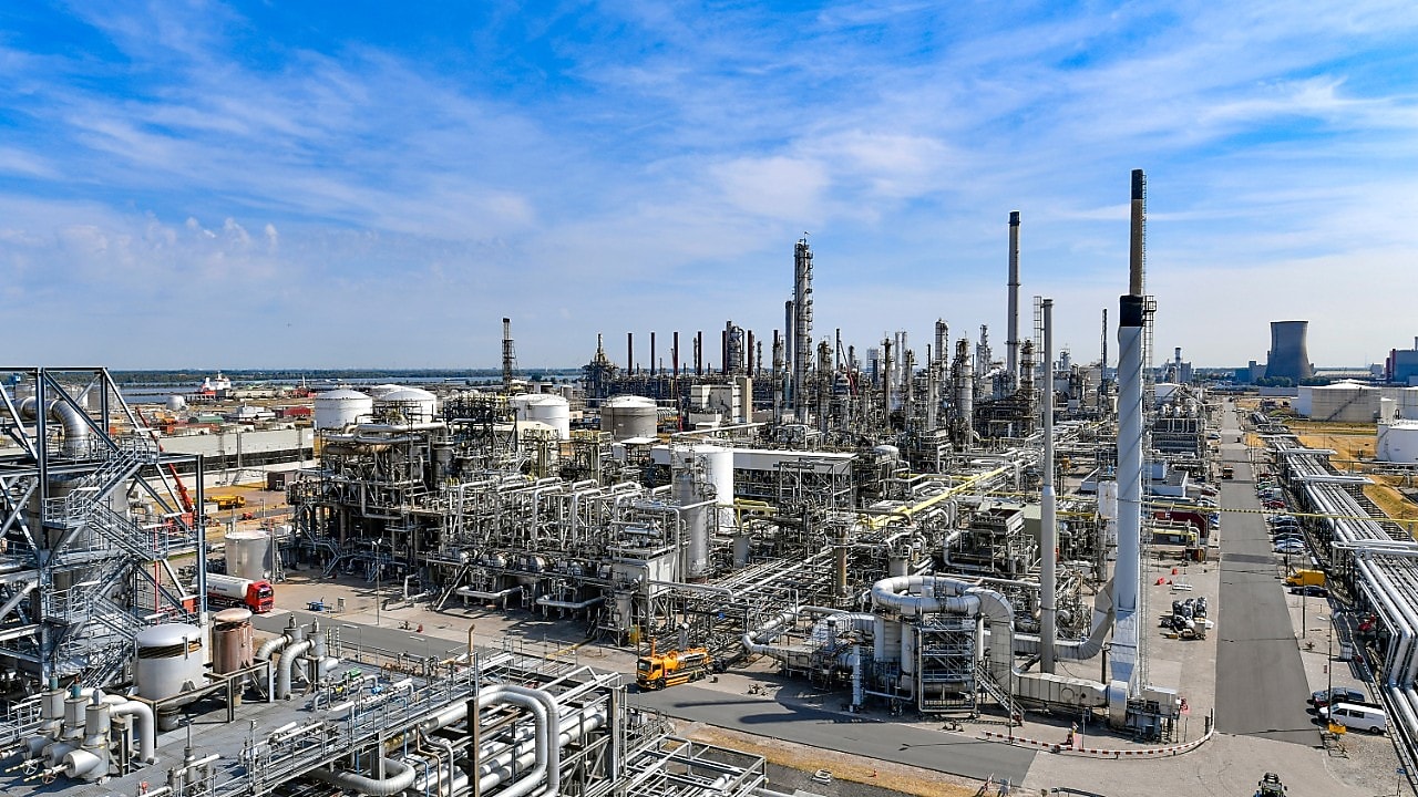 Overzichtsfoto van Shell Chemicals Park Moerdijk