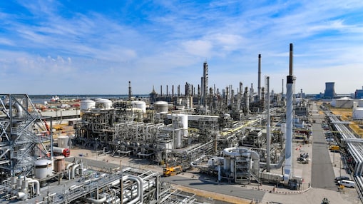 Overzichtsfoto van Shell Chemicals Park Moerdijk