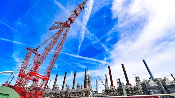 De Mammoet-kraan bij project Skyline op Shell Chemicals Park Moerdijk, januari 2025