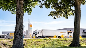 Een truck op Shell BioLNG bij een bedrijfstanklocatie (Foto: Jan Kasl)