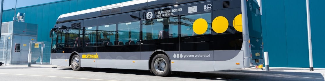 Shell opent haar eerste operationele waterstofvulpunt ter wereld voor streekbussen