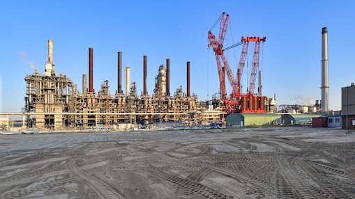 Op dit lege terrein start binnenkort de bouw van de nieuwe pyrolyse-olie-upgrader