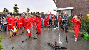 Officiële opening op het schoolplein