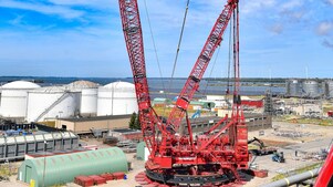 De ringkraan in volle glorie; de speciale fundatie is goed zichtbaar