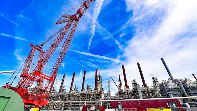 Cracking installation site