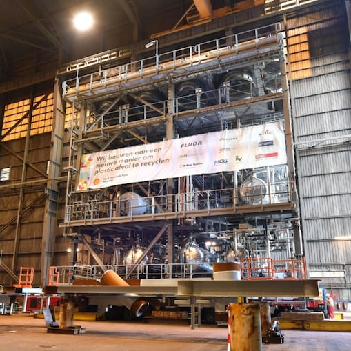 De Pre-Assembled Unit verlaat de loods van HSM in Schiedam