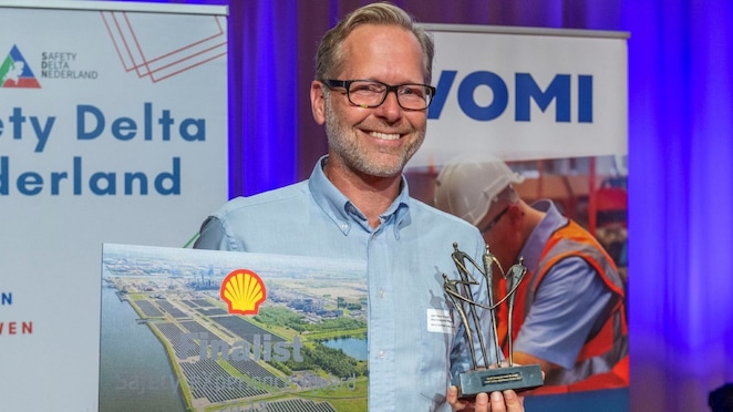 De VOMI Safety eXperience Award werd in Arnhem overhandigd aan Jean-Pierre Verbraak, Veiligheidsmanager Shell Chemicals Park Moerdijk 
