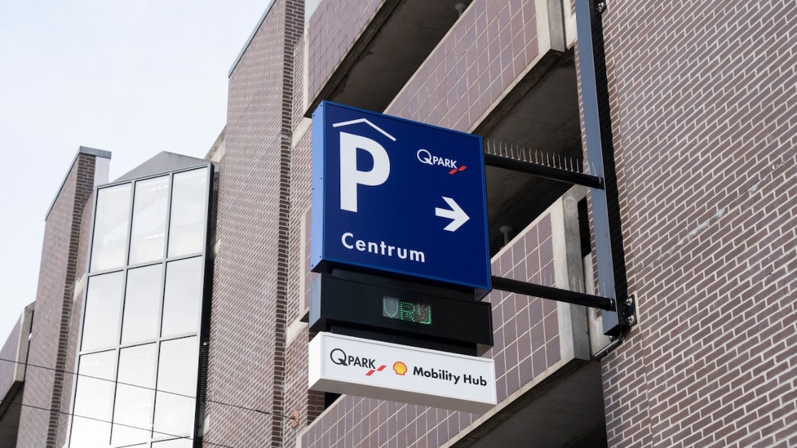 Shell en Q-Park openen samen Mobility Hub in Den Haag