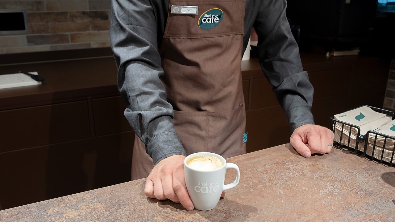 Shell en Q-Park openen samen Mobility Hub in Den Haag