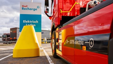 Shell opent eerste truckstation met alle vormen van energie voor onderweg bij Eindhoven Acht