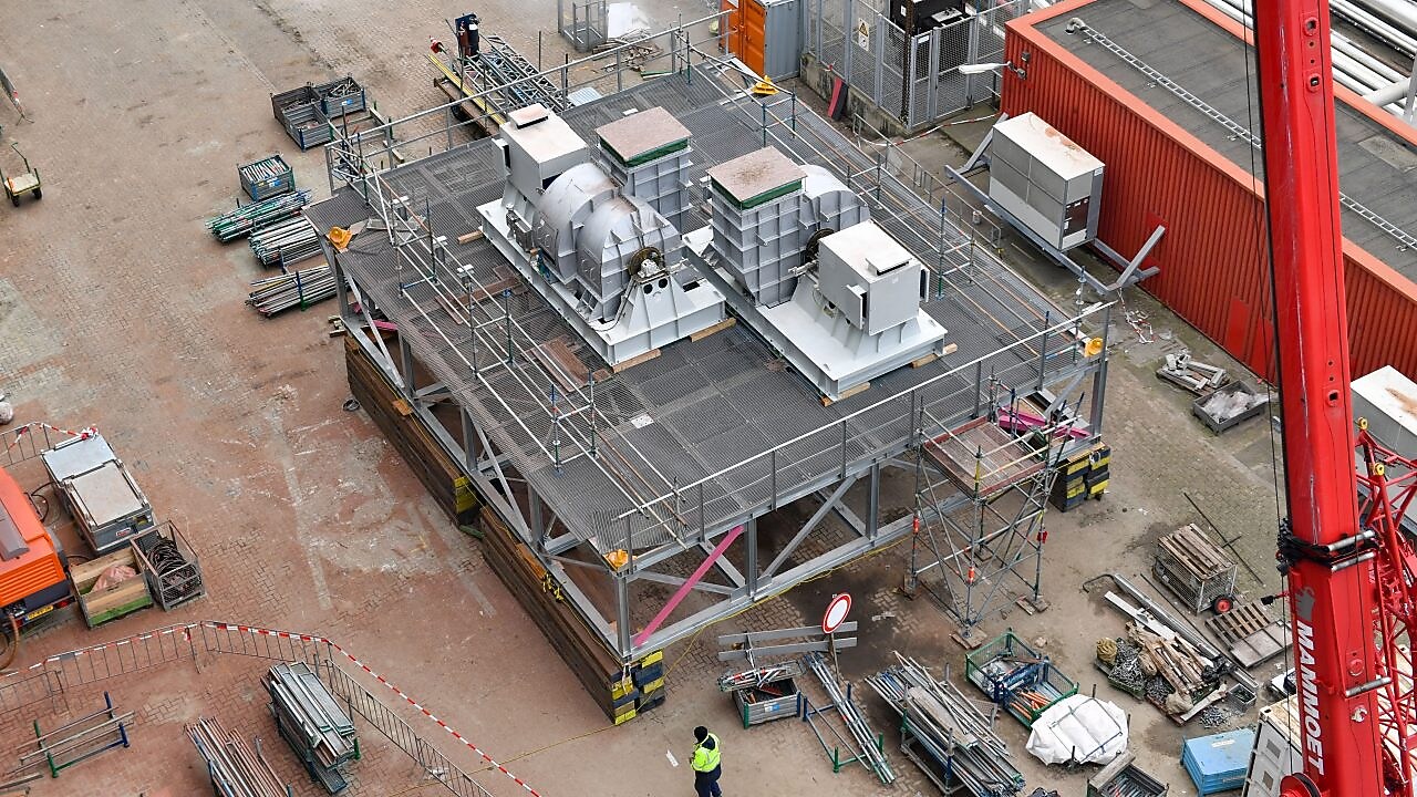 De rookgas ventilatoren zijn van bovenaf goed zichtbaar