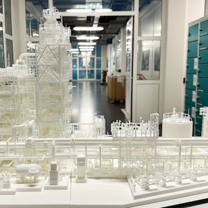 Schaalmodel van de MDU bij de Energy Transition Campus Amsterdam, waar de ontwikkeling van de MDU een paar jaar geleden begon