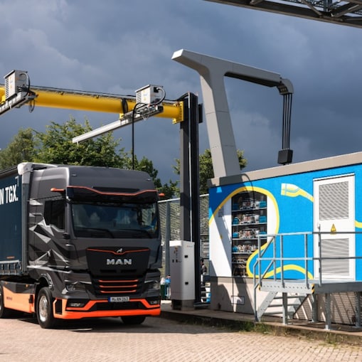 De megawattlader op het terrein van de ETCA, juni 2024. (Foto: Paco van Leeuwen)