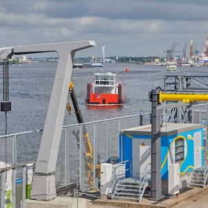 Een elektrische werkboot op weg naar de MW-lader, ETCA, juni 2024 (Foto: Michel Campfens)
