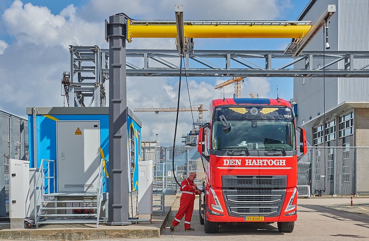 De megawattlader op het terrein van de ETCA, juni 2024. (Foto: Michel Campfens)