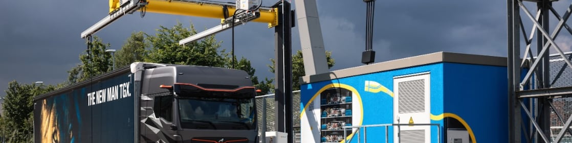 Shell-megawattlader in Amsterdam (Foto: Paco van Leeuwen)