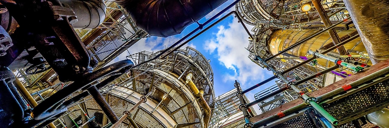 Blik in de Crude Distiller op Shell Energy and Chemicals Park Rotterdam