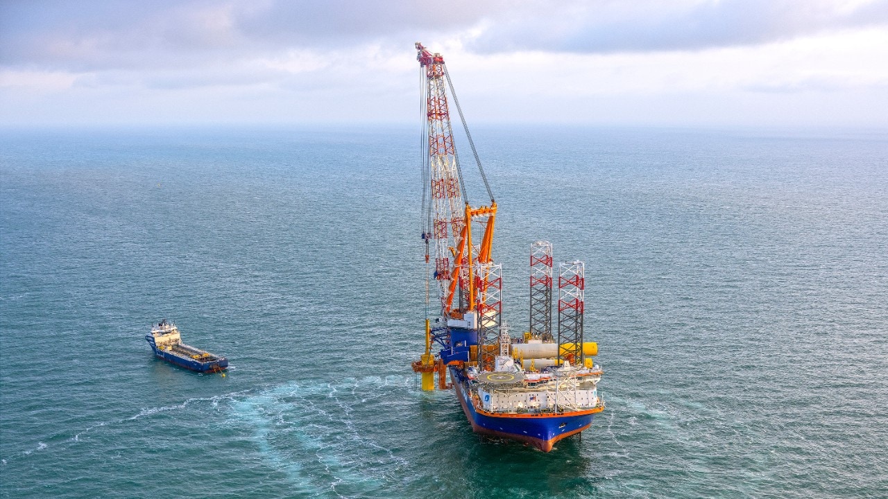 Plaatsing van de eerste monopile van Hollandse Kust West (Ecowende) (Foto: Van Oord)