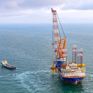 Plaatsing van de eerste monopile van Hollandse Kust West (Ecowende) (Foto: Van Oord)
