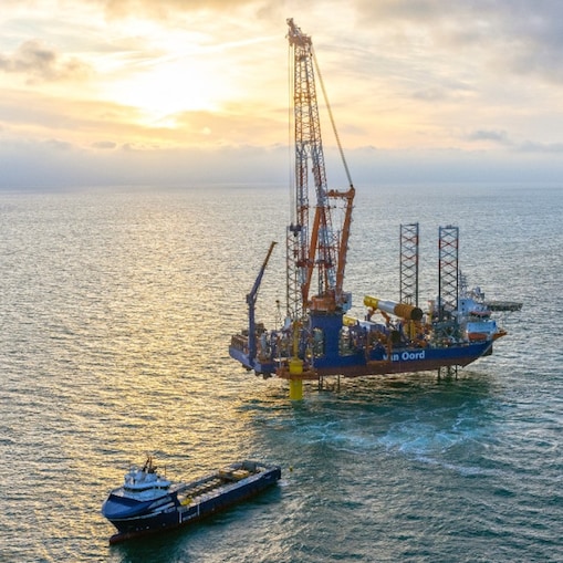 Plaatsing van de eerste monopile van Hollandse Kust West (Ecowende) (Foto: Van Oord)
