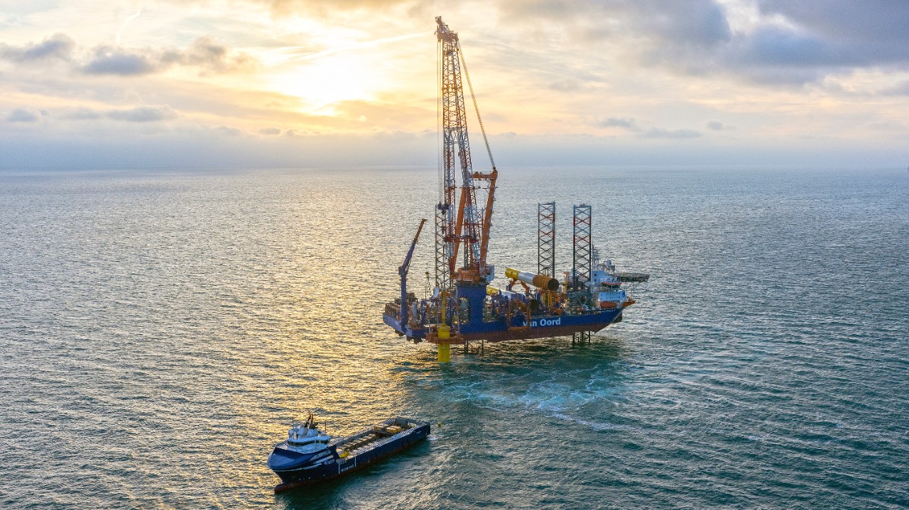 Installation of the first monopile of Hollandse Kust West (Ecowende) (Photo: Van Oord)