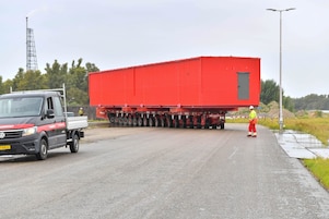 Rollend vervoer van een e-house op Shell Chemicals Park Moerdijk (Foto: Shell Chemicals Park Moerdijk)