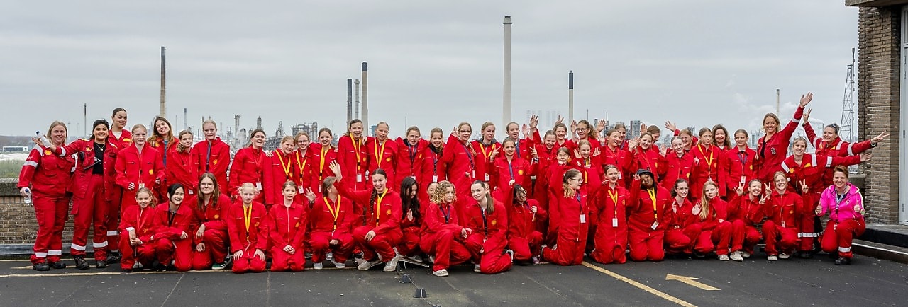 Girls' Day 2025 - meiden op bezoek in Pernis (Foto: Adriaan Schep)