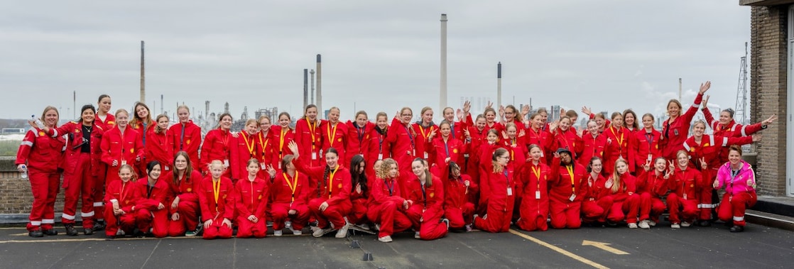 Girls' Day 2025 - meiden op bezoek in Pernis (Foto: Adriaan Schep)
