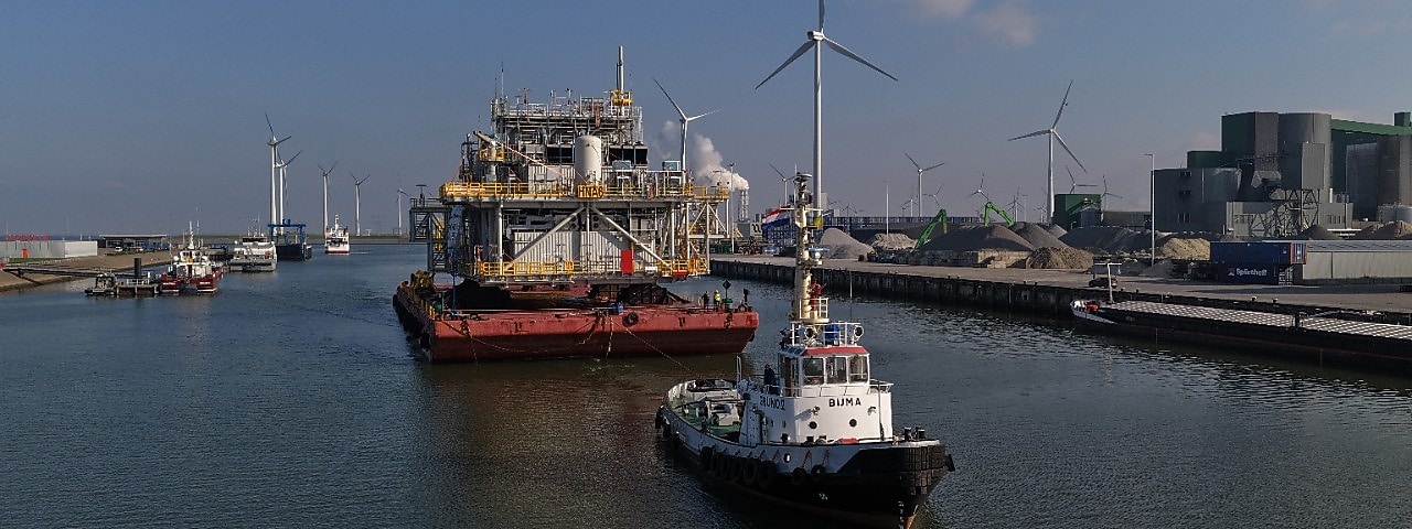 The arrival of the BaseLoad Power Hub in Eemshaven harbour, Groningen, the Netherlands (Photo: MatZwart Photography)