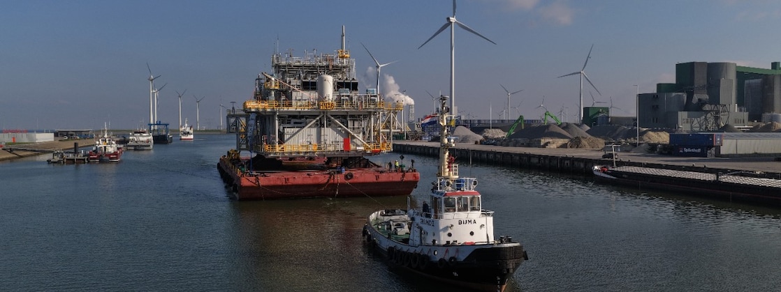 The arrival of the BaseLoad Power Hub in Eemshaven harbour, Groningen, the Netherlands (Photo: MatZwart Photography)