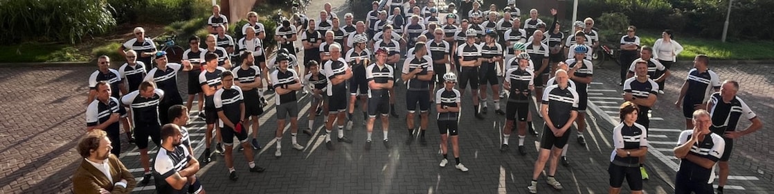 Shell-ers in sportoutfit klaar voor de start op 14 september, sporten voor het Sophia Kinderziekenhuis (Foto: Shell Pernis)