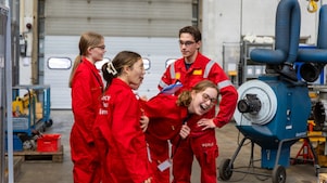 Girls' Day Pernis, 14 april 2026. Lachen in de Centrale Werkplaats (Foto: Adriaan Schep)