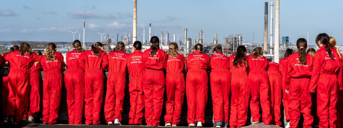 Deelnemers aan Girls' Day 2026 bij Shell Pernis (Foto: Adriaan Schep)