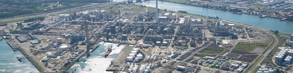Shell Pernis vanuit de lucht (Foto: Shell Nederland)