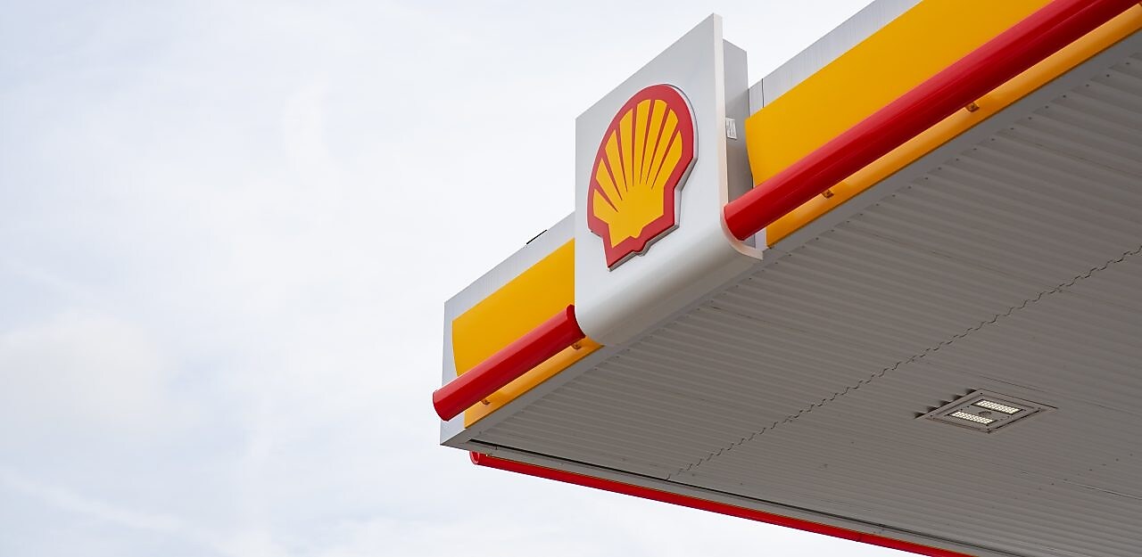 Shell Pecten on refueling station, Derby, UK, 2018