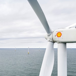 Windparken op zee. Shell Nederland heeft drie windparken op de Noordzee, en het vierde wordt binnenkort gebouwd. Dit is een foto van Shell NoordzeeWind, sinds 2007 het eerste offshore windpark van Nederland. Creditvermelding "Shell/Stuart Conway" verplicht bij publicatie. Beeld mag alleen voor redactionele doeleinden worden gebruikt.