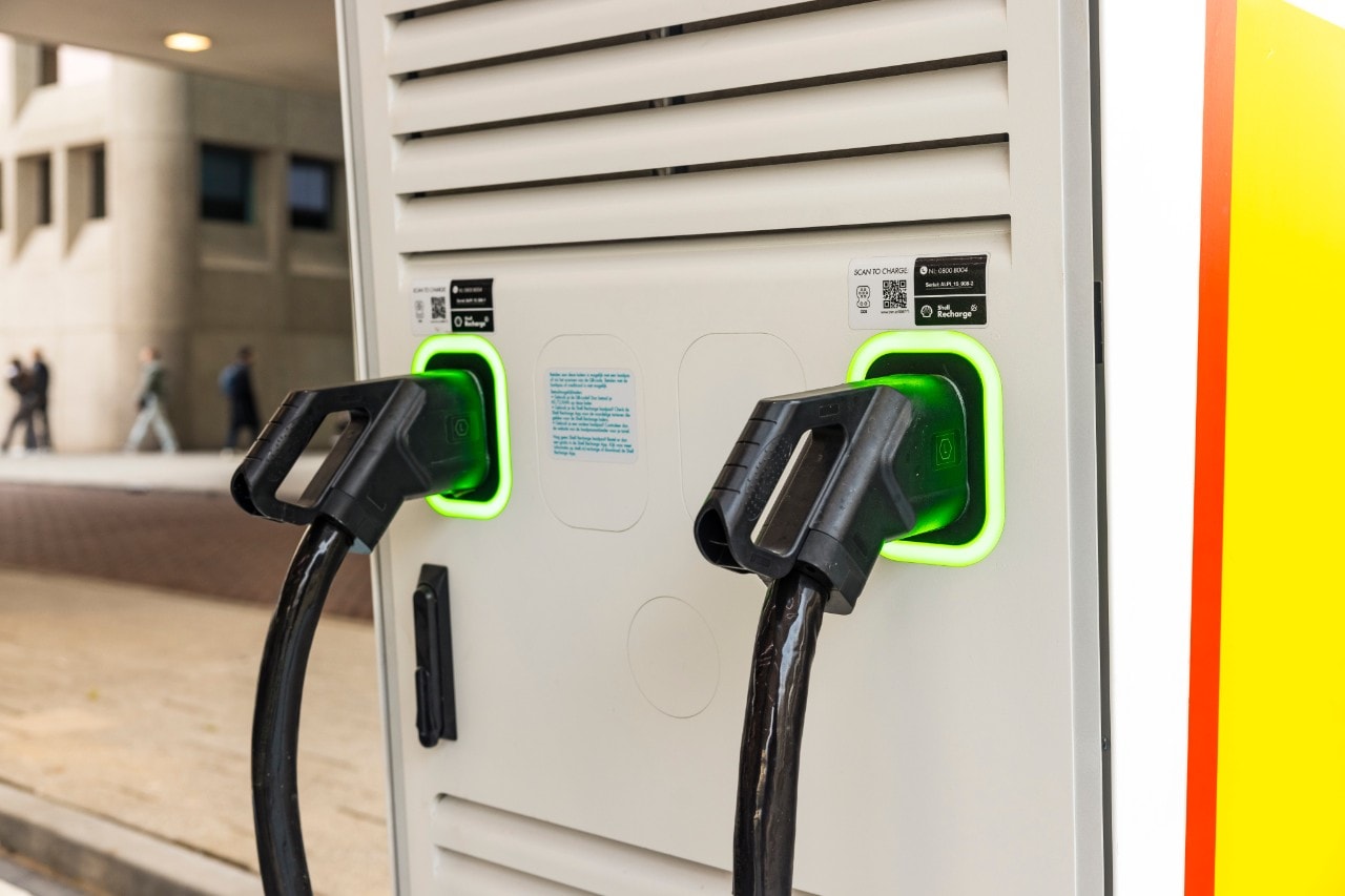Elektrisch rijden. Shell Recharge-snellader. Creditvermelding "Shell/Christian Kalse" verplicht bij publicatie. Beeld mag alleen voor redactionele doeleinden worden gebruikt.
