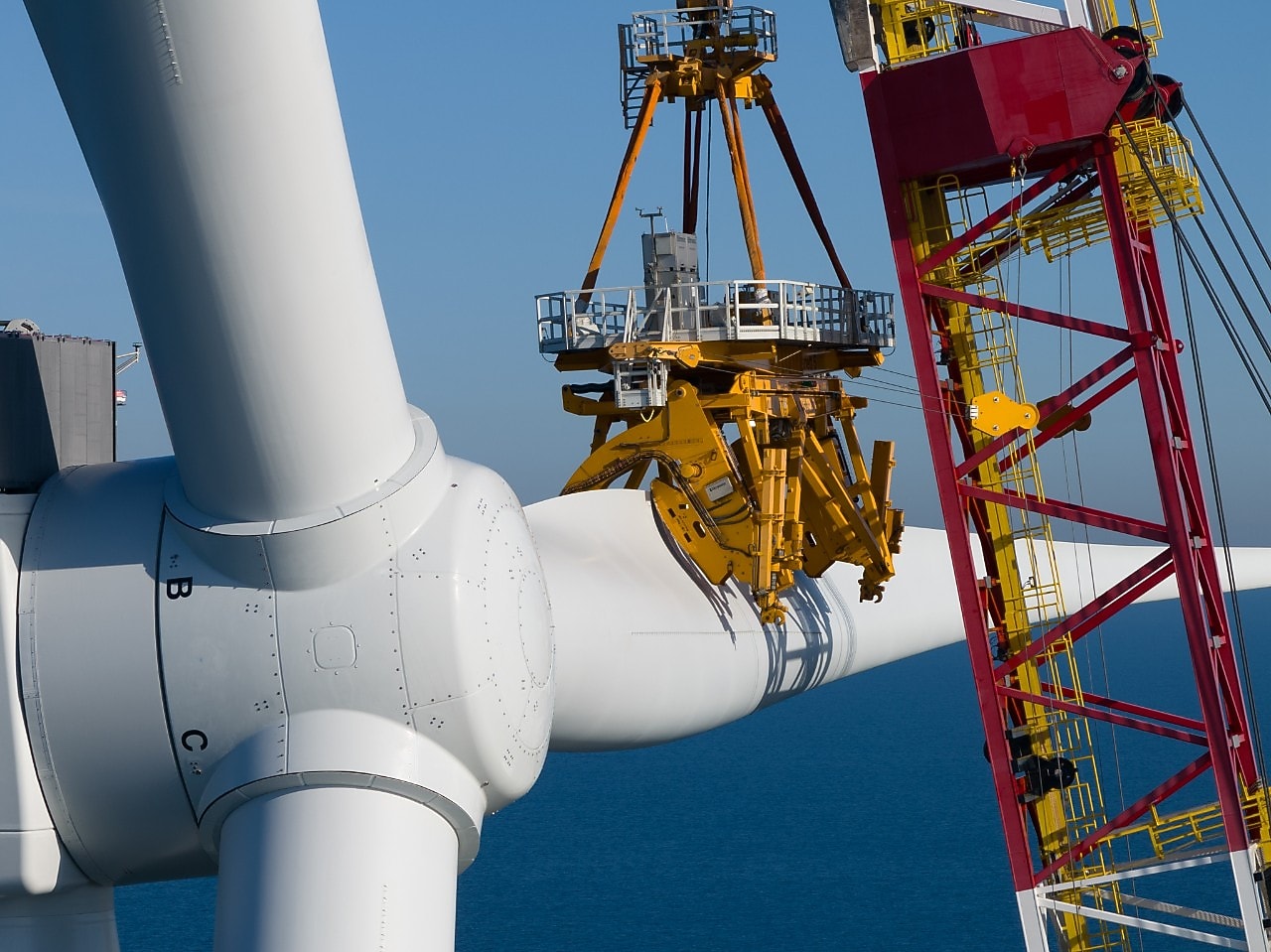 Hollandse Kust Noord is Shells derde windpark op zee via de joint venture CrossWind (79,9% van Shell, 20,1% van Eneco/Chubu). Creditvermelding "MatZwart Fotografie" verplicht bij publicatie. Beeld mag alleen voor redactionele doeleinden worden gebruikt.