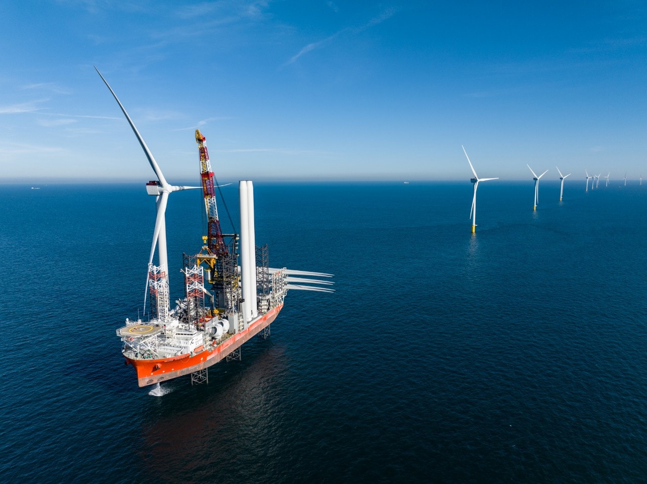 Hollandse Kust Noord is Shells derde windpark op zee via de joint venture CrossWind (79,9% van Shell, 20,1% van Eneco/Chubu). Creditvermelding "MatZwart Fotografie" verplicht bij publicatie. Beeld mag alleen voor redactionele doeleinden worden gebruikt.