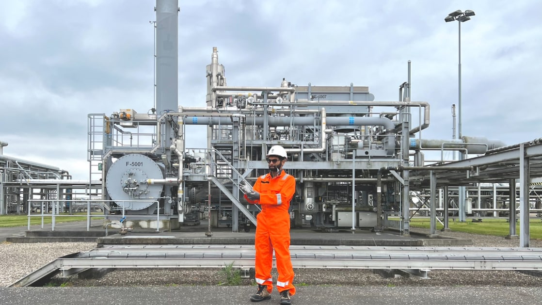 IDT-graduate Hemanth op werkbezoek bij de NAM