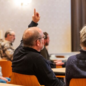 Bij de ledenvergadering van Energiecoöperatie Gouda (Foto: Jiri Büller)