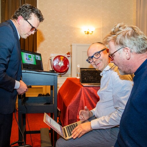 Bij de ledenvergadering van Energiecoöperatie Gouda (Foto: Jiri Büller)