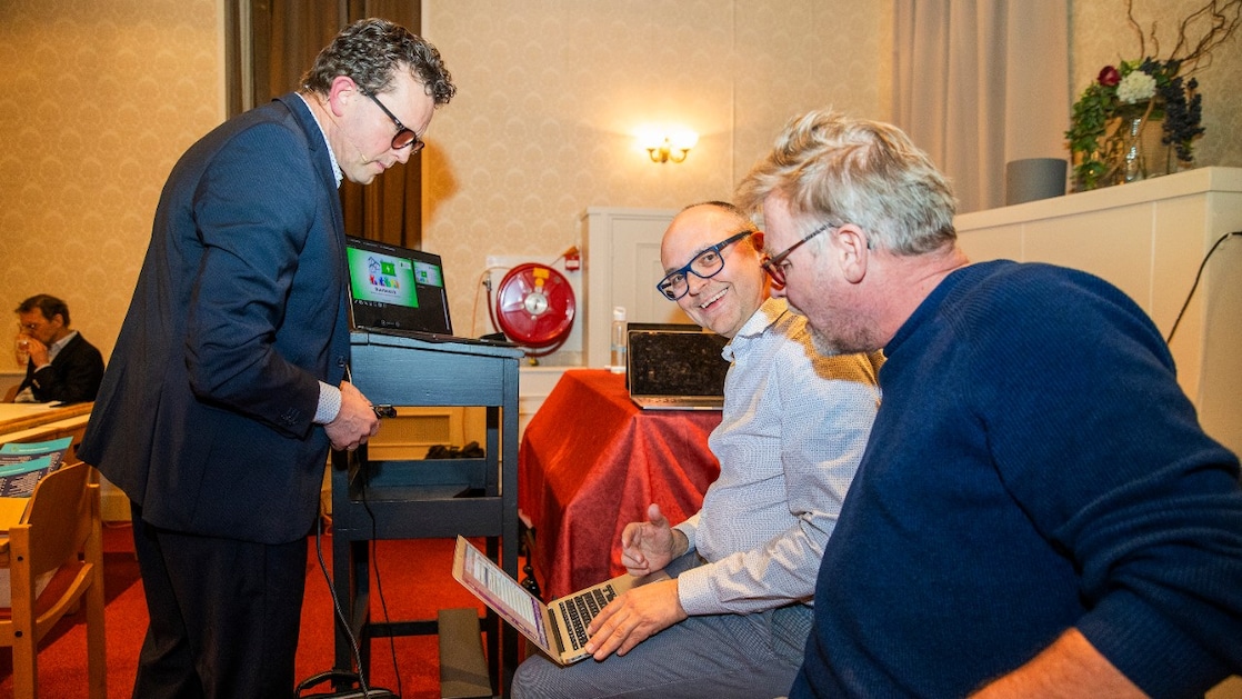 Bij de ledenvergadering van Energiecoöperatie Gouda (Foto: Jiri Büller)