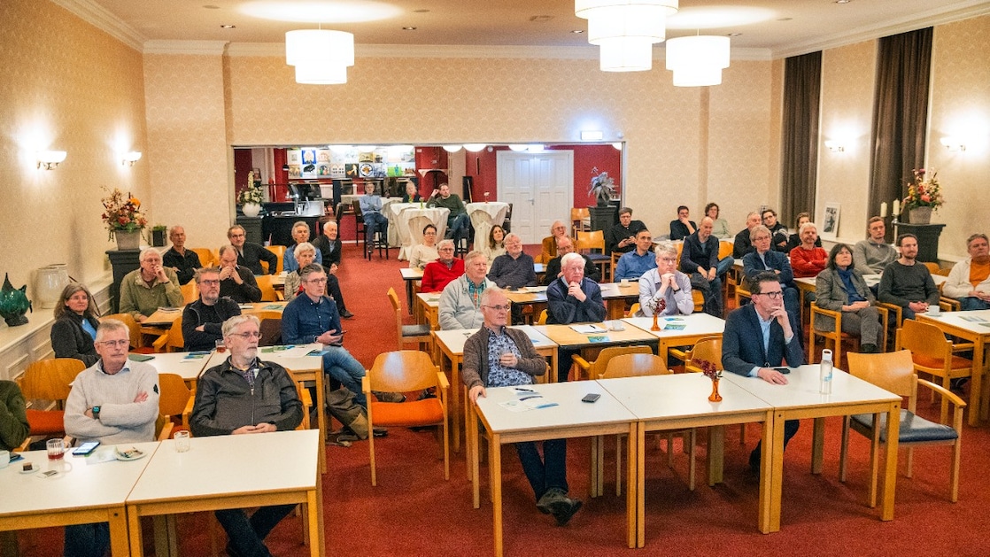 De ledenvergadering van Energiecoöperatie Gouda bijeen (Foto: Jiri Büller)