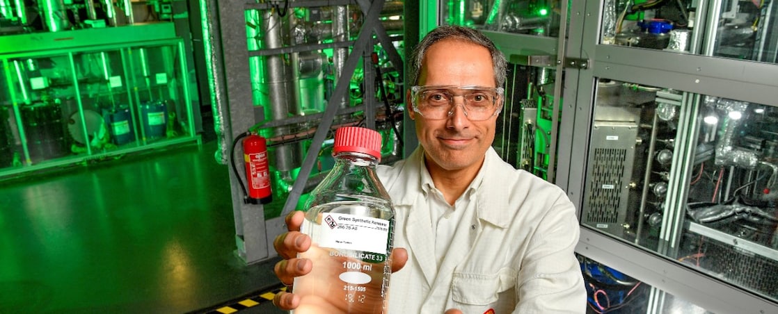 Yuri Sebregts in the lab