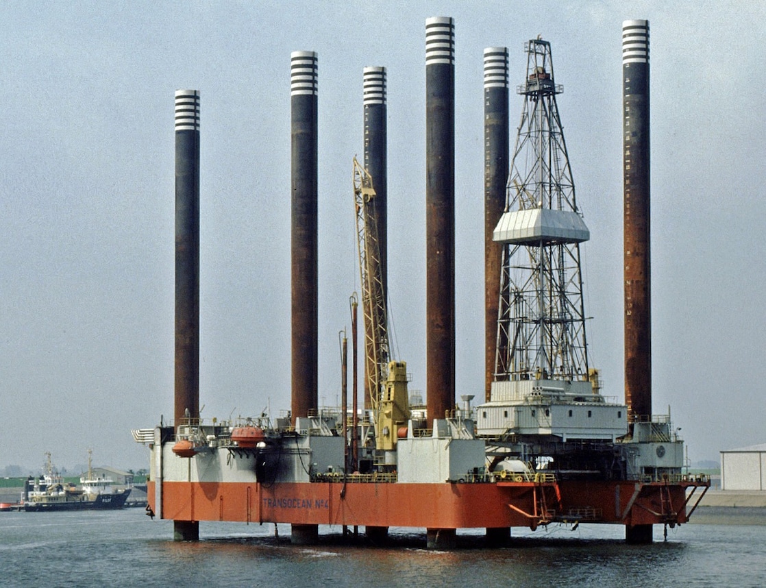  1976 – Het platform gaat als booreiland aan de slag, toen nog onder de naam Transocean 4 (Foto: Seafox)