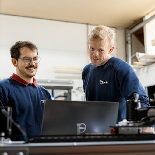 Een check van de coatings' kwaliteiten in het lab (Foto: Christian Kalse)