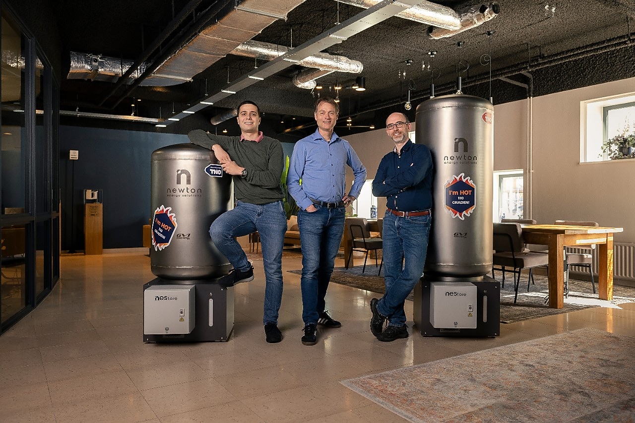 The management team of Newton Energy: Pavel Bodiš (CEO, right), Laurens van Vliet (COO and System Engineer, centre) and Martin Mohana (CTO, left) (Foto: Christian Kalse)